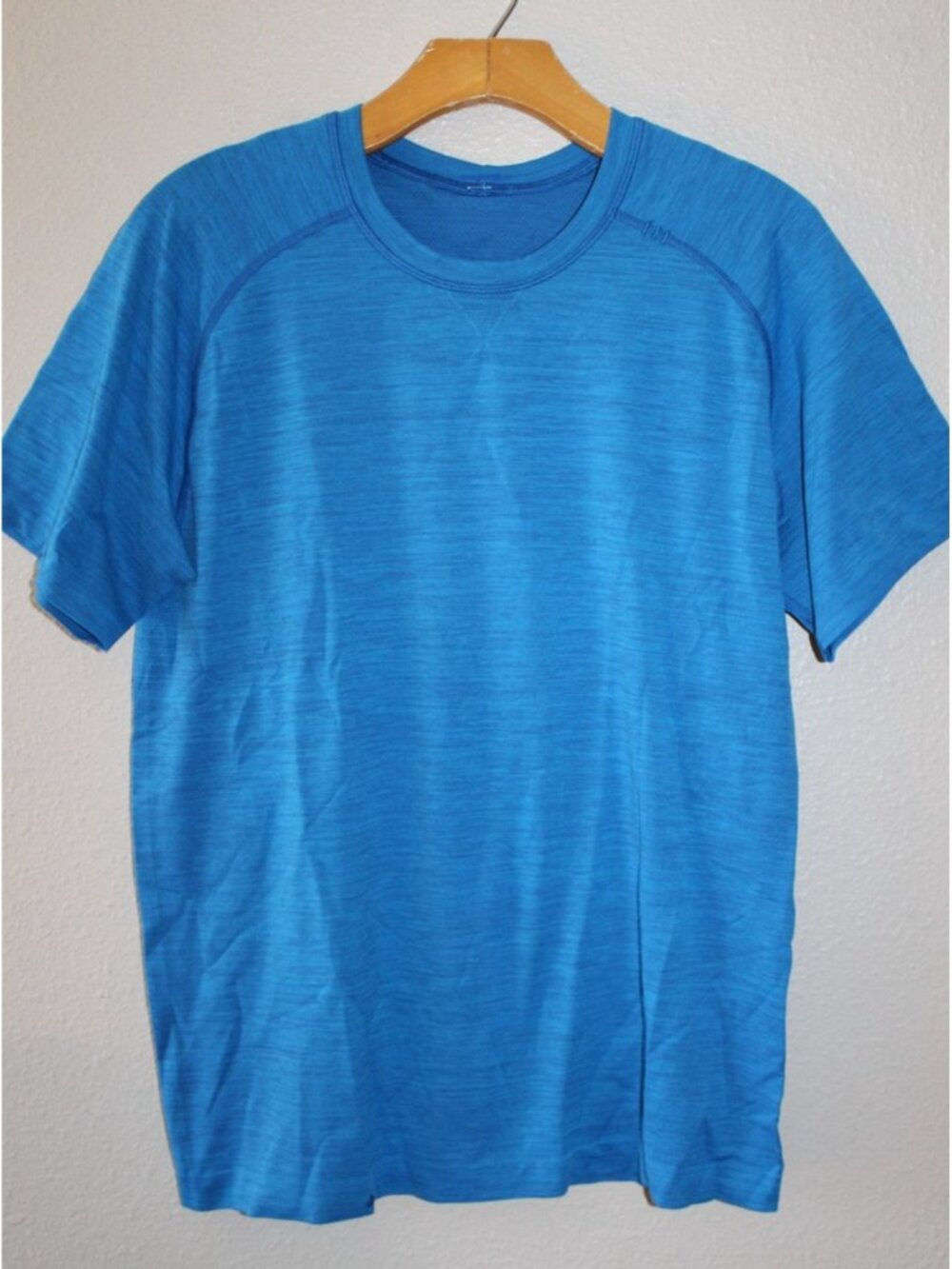 Lululemon Mens Blue Crew Neck Short Sleeve Shirt M FLAW